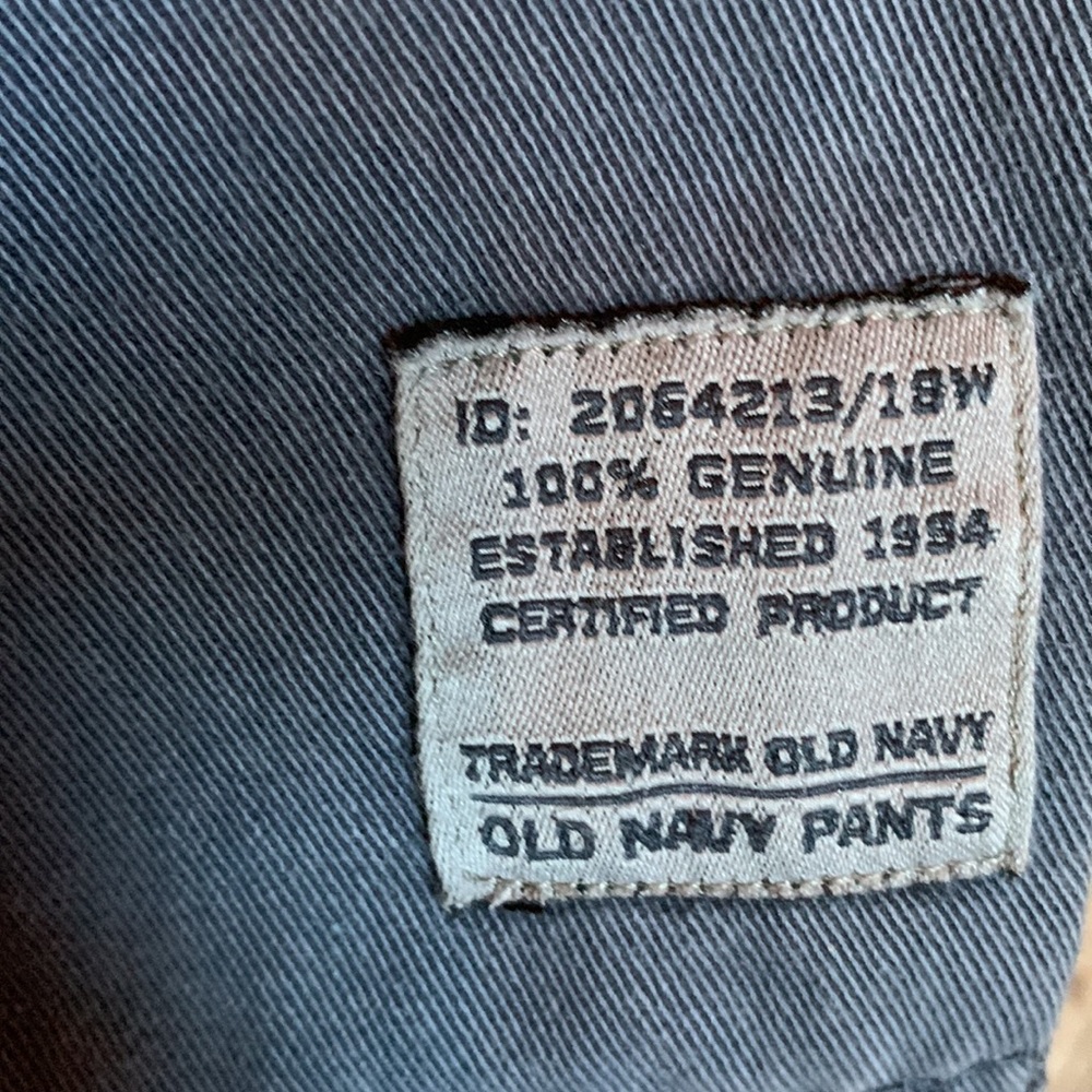 Old Navy charcoal khaki cargo shorts sz34 slight distress, in good condition - Picture 8 of 9